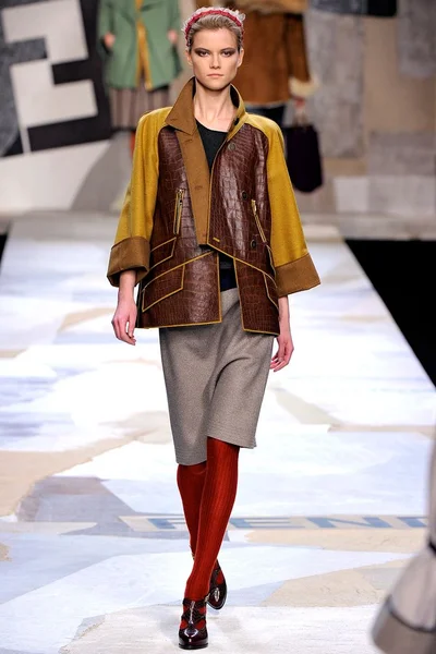 Look 27